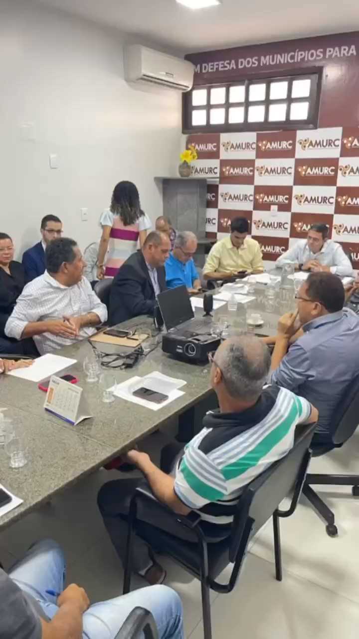 Camacã: Prefeito Paulo do Gás participa de reunião da AMURC para discutir a redução de despesas e outras pautas


